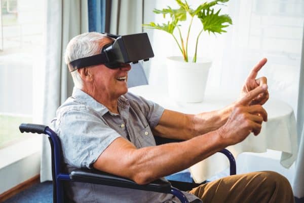 senior tech-vr-headset