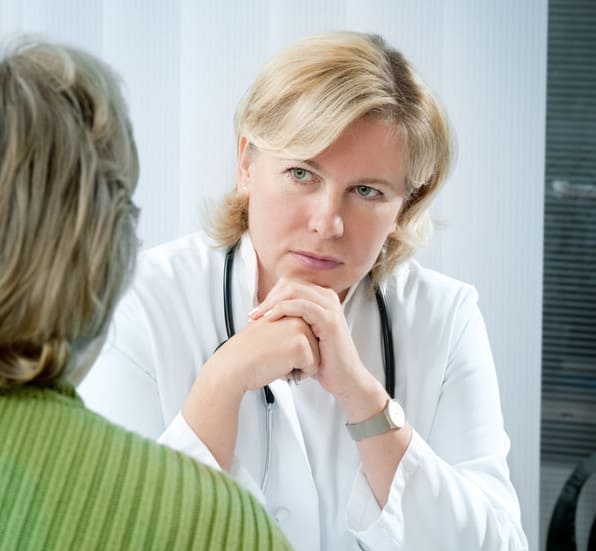 choose-a-doctor-at-midlife_doctor-listening
