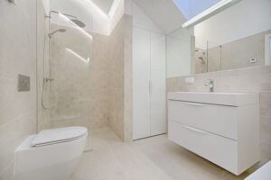 universal design matters+roll-in-shower-floating-vanity